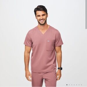 FIGS MAUVE SCRUB SET WITH 3-POCKET SCRUB TOP AND JOGGERS